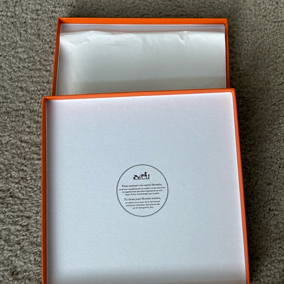 Hermes EMPTY Orange Box for Silk Scarf or Light weight gift - Picture 6 of 8